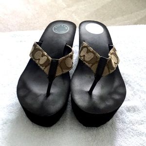 COACH WOMEN’S WEDGE FLIP FLOPS